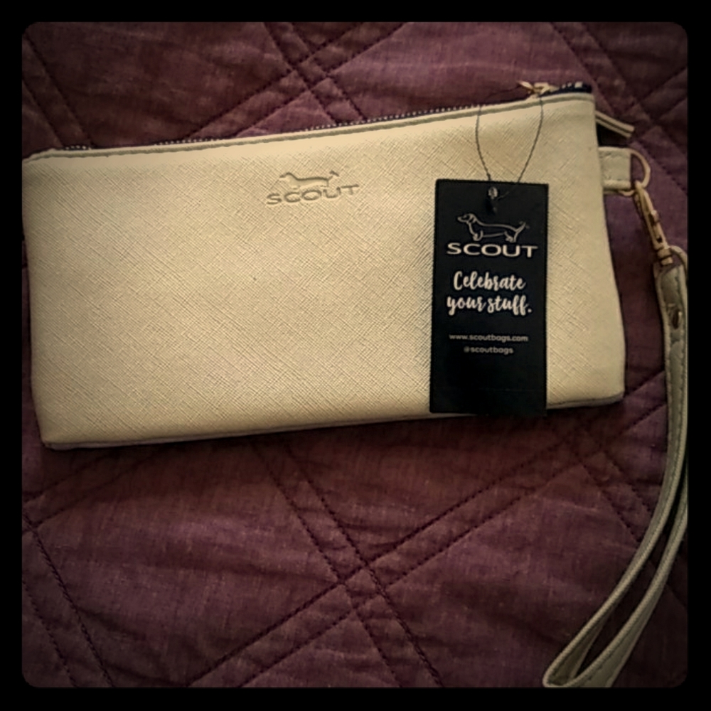 Scout bags Kate Wristlet